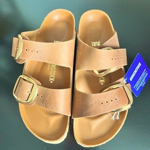 BRAND NEW Birkenstock big buckle Arizona